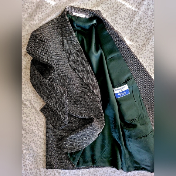 Suave French YSL 100% wool Blazer, size 44R. - Picture 3 of 11